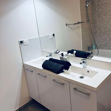 Cosy T3 Proche Meett, Tram Et Aeroport Apartman *